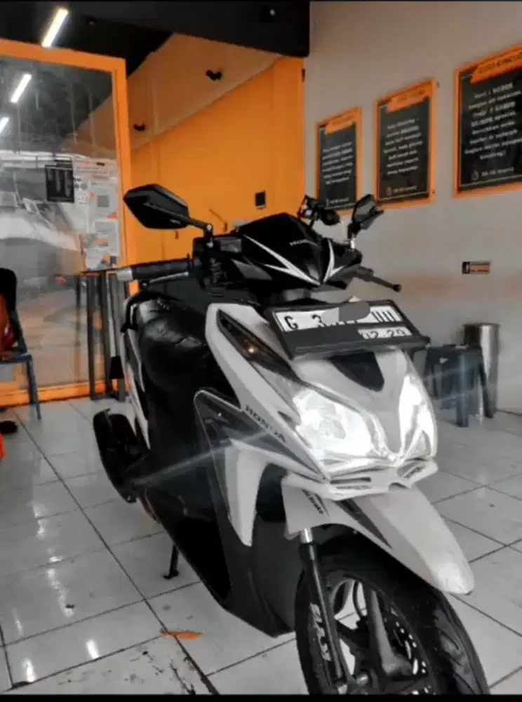 Dijual motor vario putih