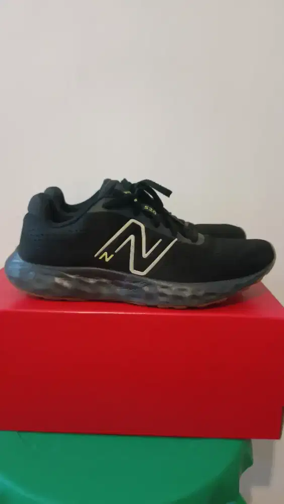 Nb 520 v8,size US 9,5 / 43,5