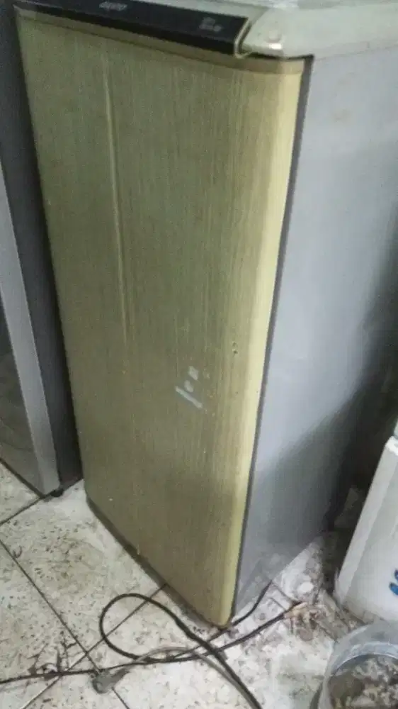 Kulkas Sanyo masih ori dingin dan beku  blm pernah diservic