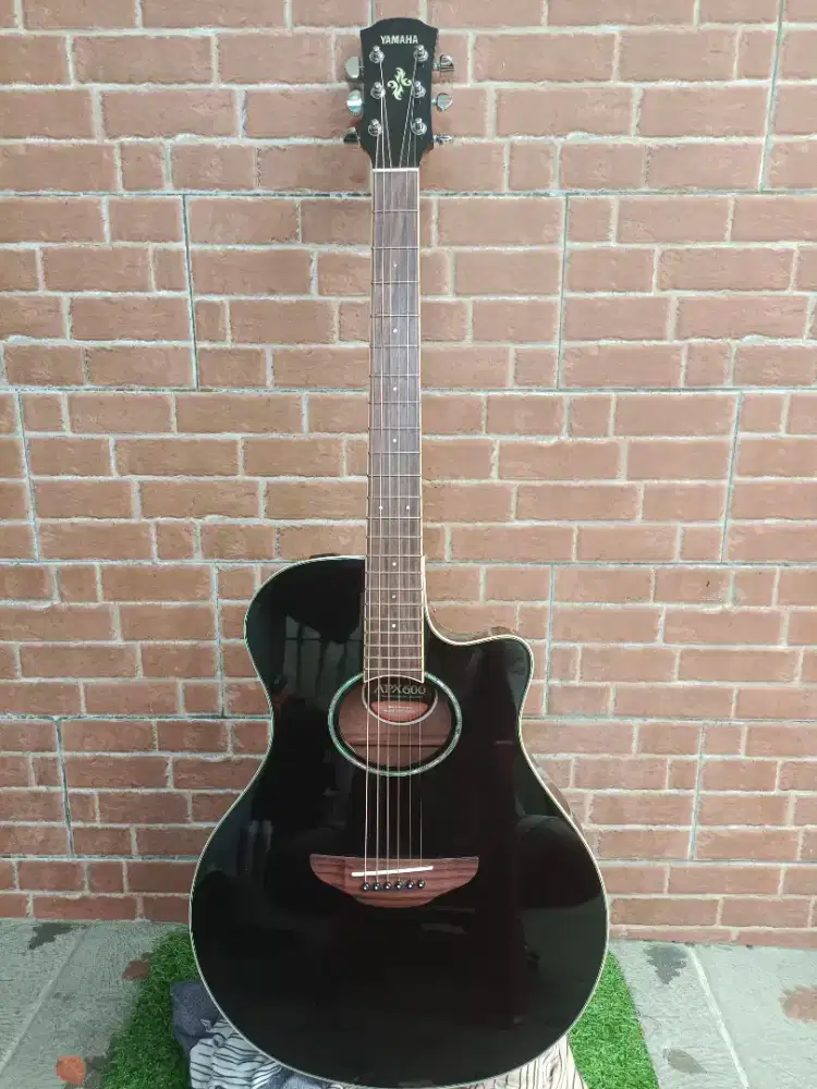 GITAR YAMAHA APX 600