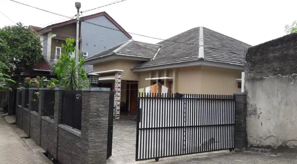 Di jual rumah dan kontrakan 6 pintu