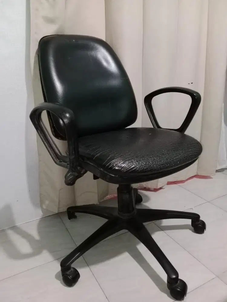Kursi kantor bekas apa adanya