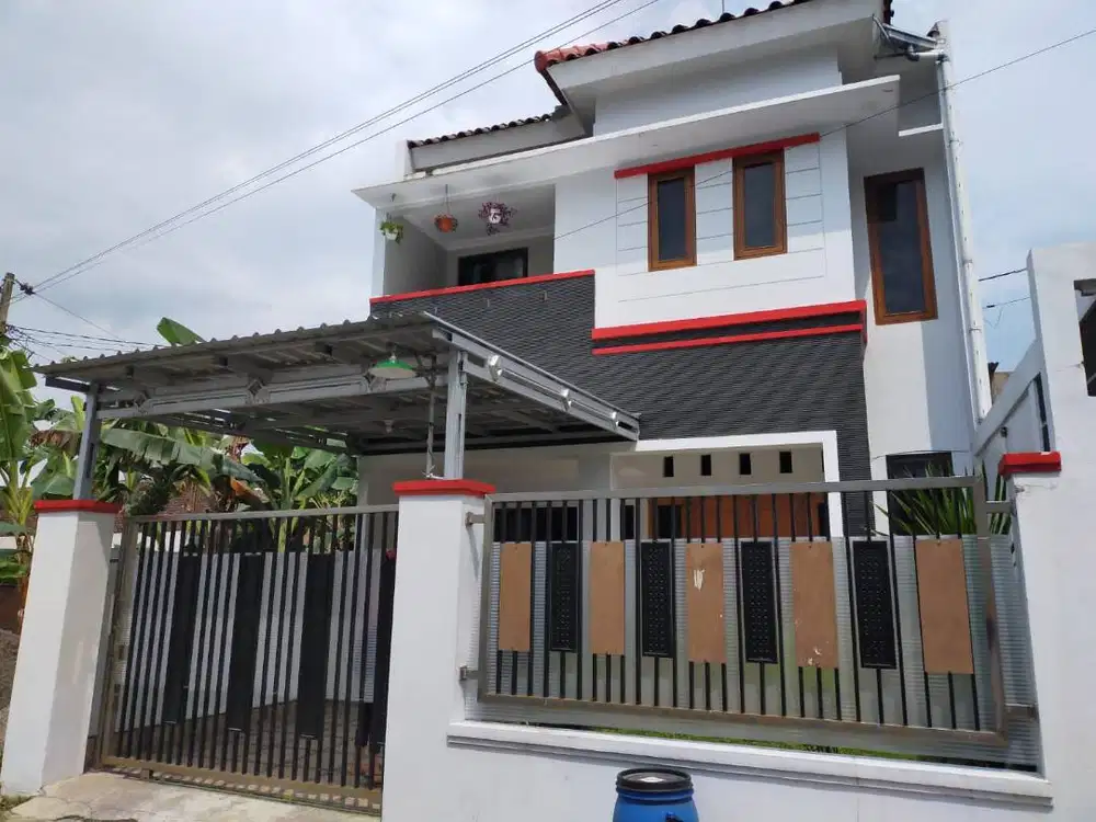 rumah 2 lantai lingkungan asri