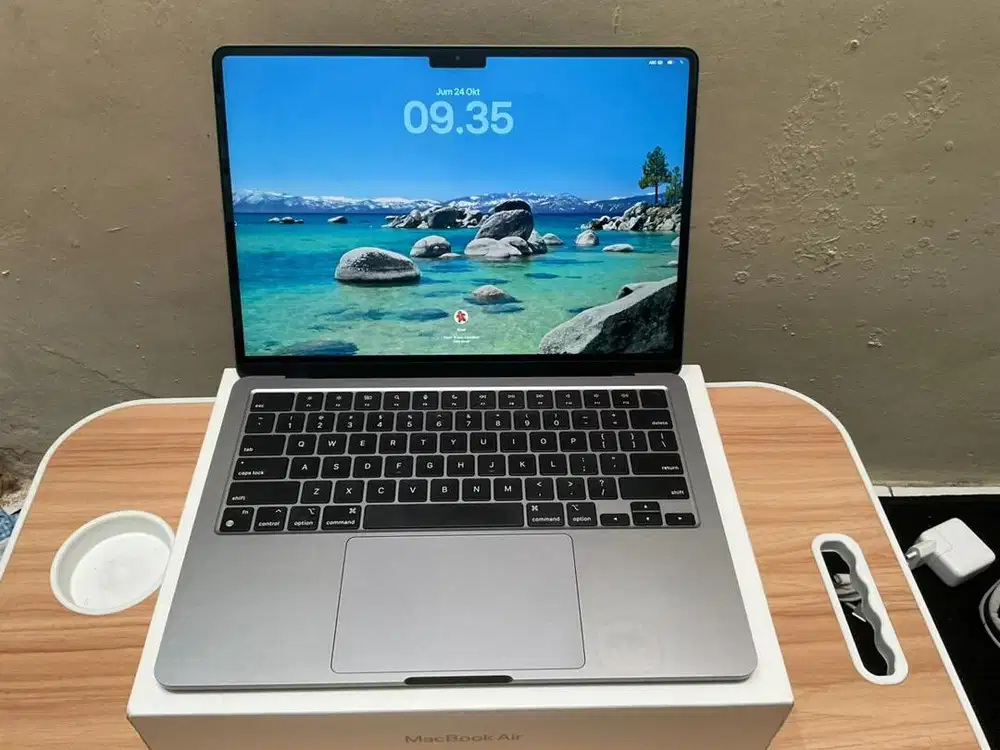 Macbook Air M2 8/256gb iBox bh99% cc136 mulus