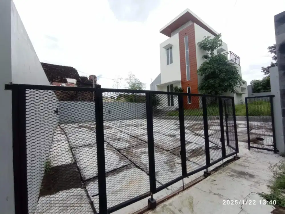 Di Jual Rumah baru Halaman luas deket Exit Tol Lotte Mart Maguwoharjo