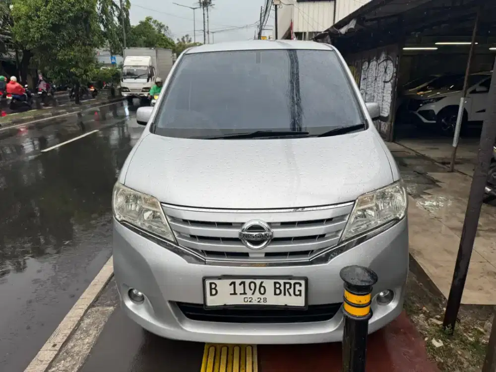 Nissan serena 2013 AT siap pakai