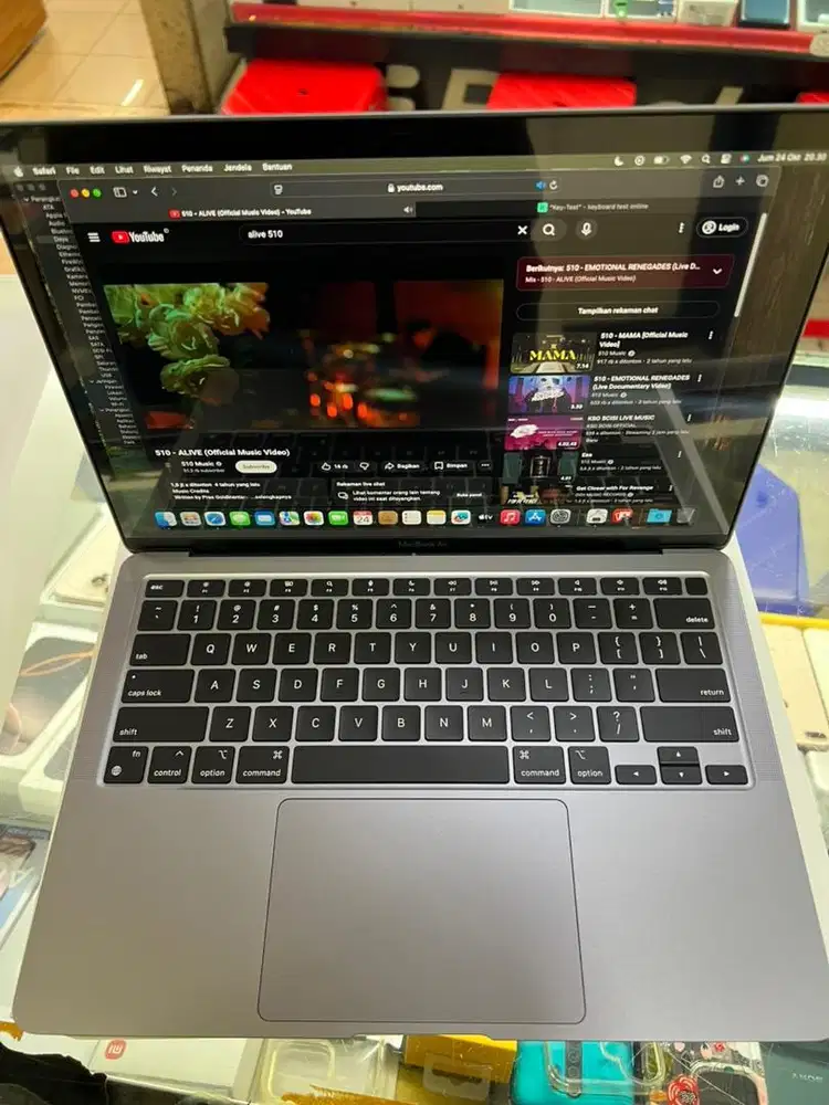 Macbook air m1 ibox 13 inch ram 8 ssd 256 bh 100 garansi on maret 2026