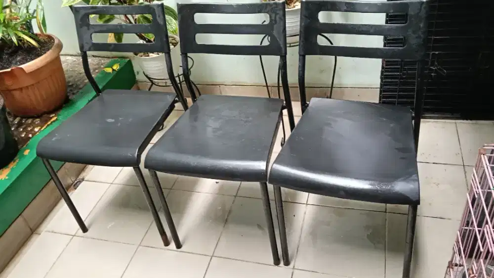 4 Kursi makan masih oke