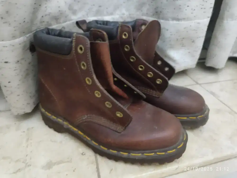 Sepatu Dr. Martens original, size 39