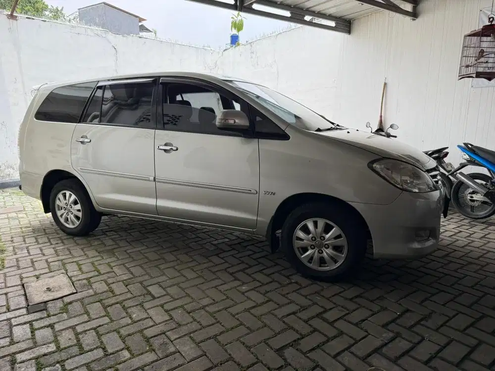Innova V matic tahun 2010
