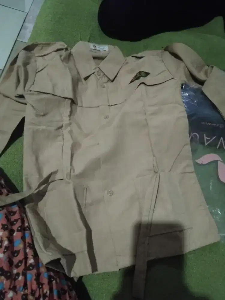Baju pramuka utk ank prempuan SD klas 1-3