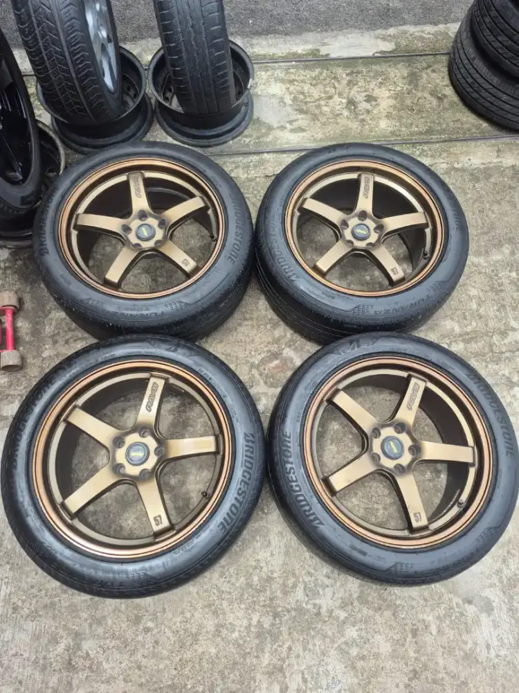 Velg Volk rays Games R18 pcd 5×114.3 lebar 8,5 et35 plus ban..4pcs