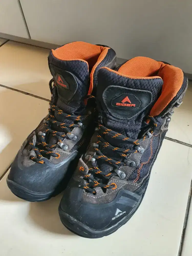 Sepatu eiger pollock