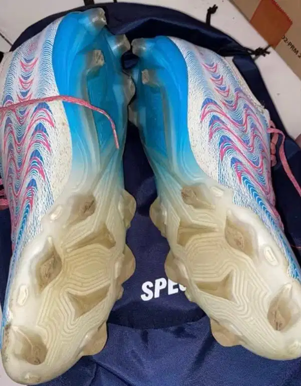 Sepatu sepak bola