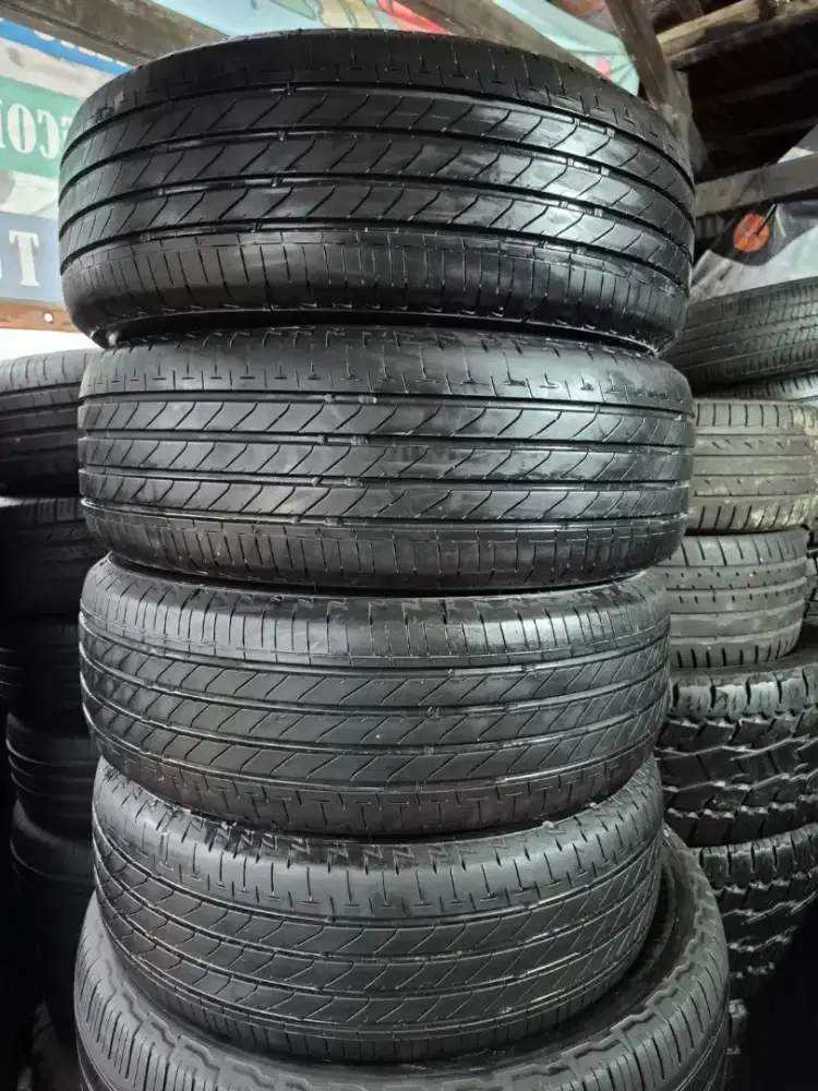 Ban copotan Toyota voxi Bridgestoen turanza T005 205/60 R16 90% 2023.
