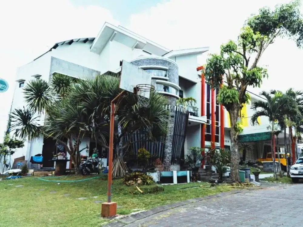 Rumah Premium Luxury di Kawasan Elit Ijen Nirwana Klojen Malang