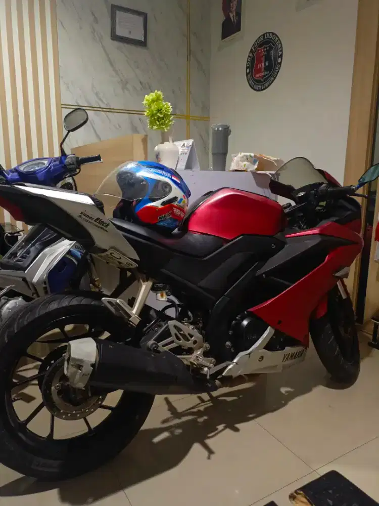 R15 v3 2018 merah Maron