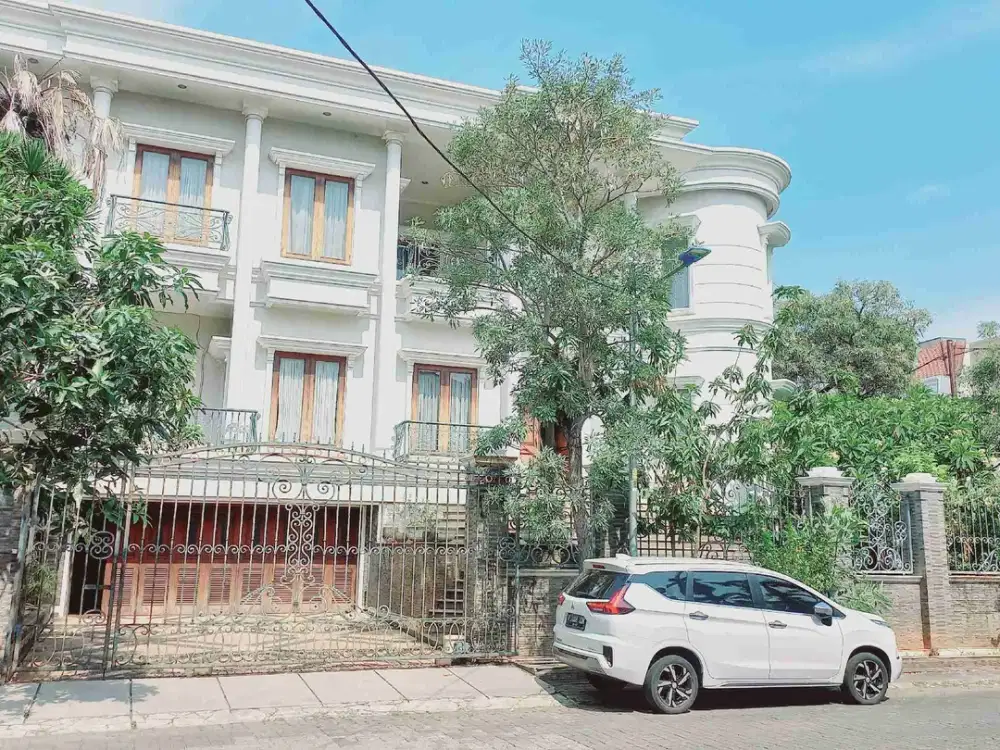 Dijual rumah hoek