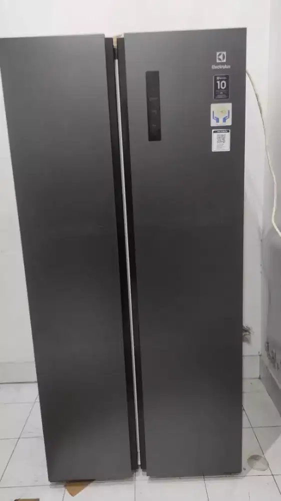 Lemari kulkas dua pintu