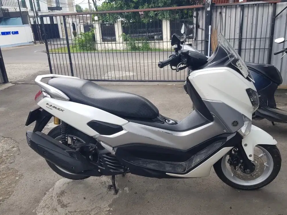 Yamaha NMAX 2018 Non-ABS – Putih Silver, Mulus Siap Pakai!