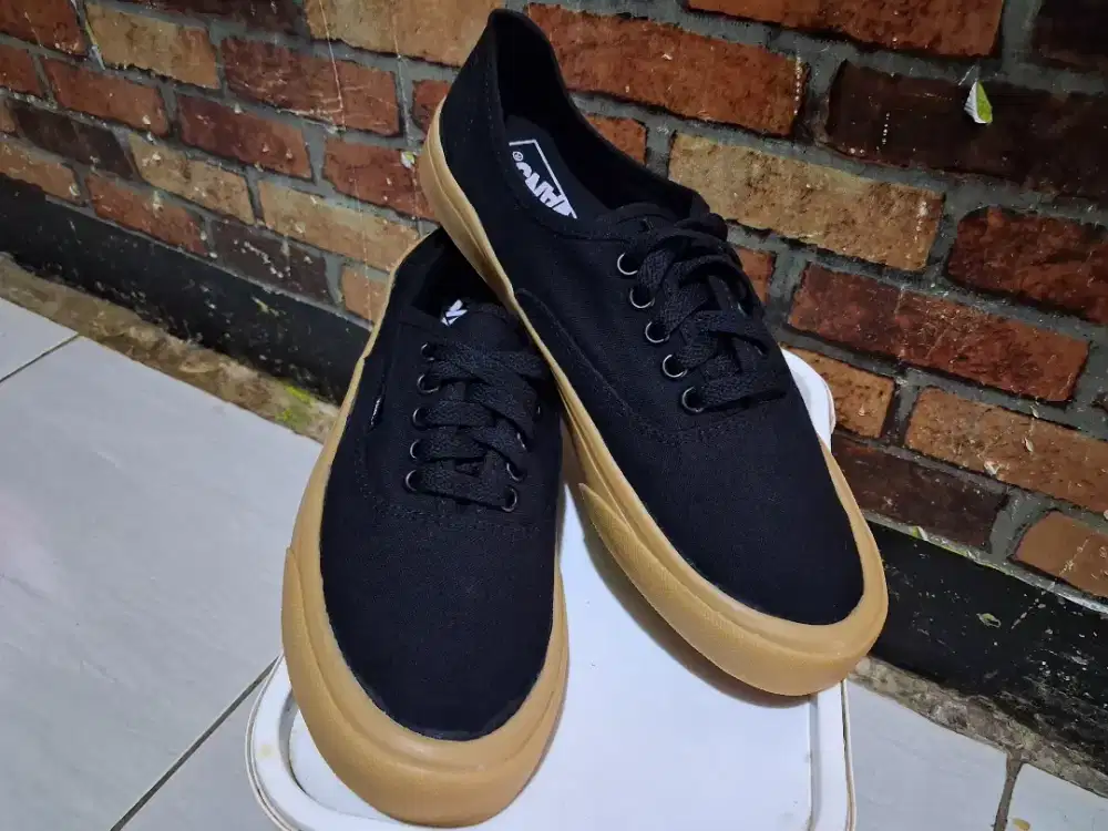 Vans Authentic size 42
