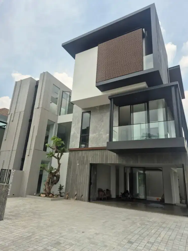 Dijual Rumah Mewah Citraland Dekat UC – High Spec Finishing