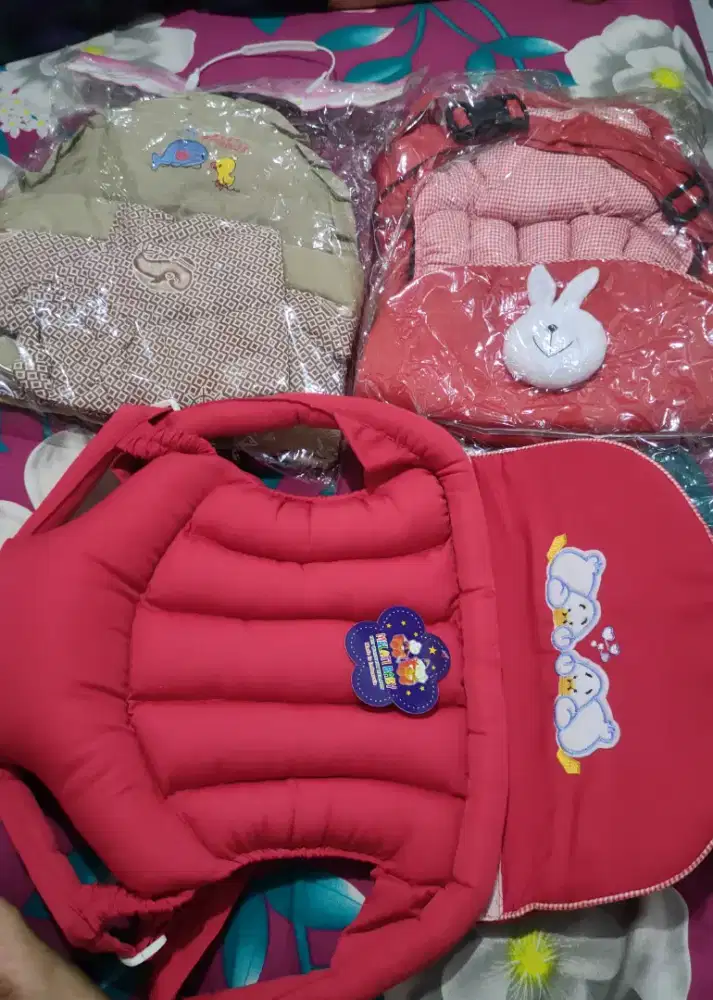 Gendongan bayi depan dan samping