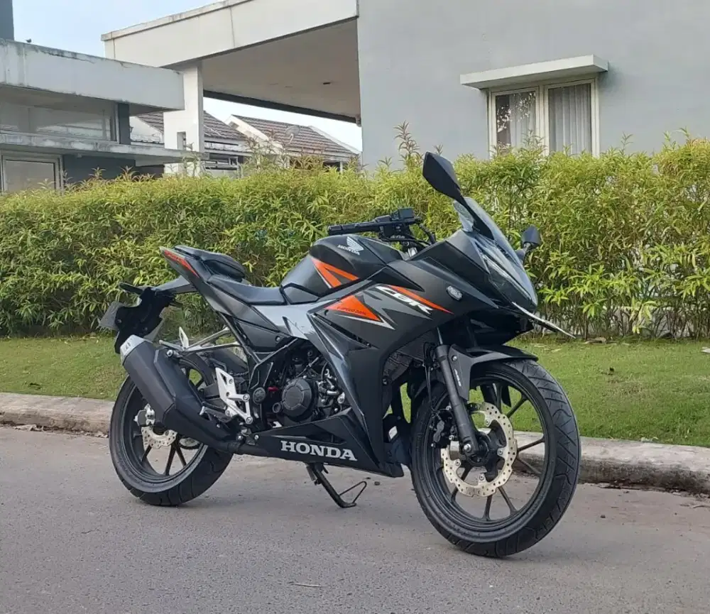 Jual CBR 150R ABS thn 2025 KM 380 perak