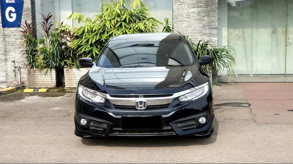 Honda Civic Sedan ES Prestige Bodykit Sedan Turbo Hitam NIK 2018 Antik