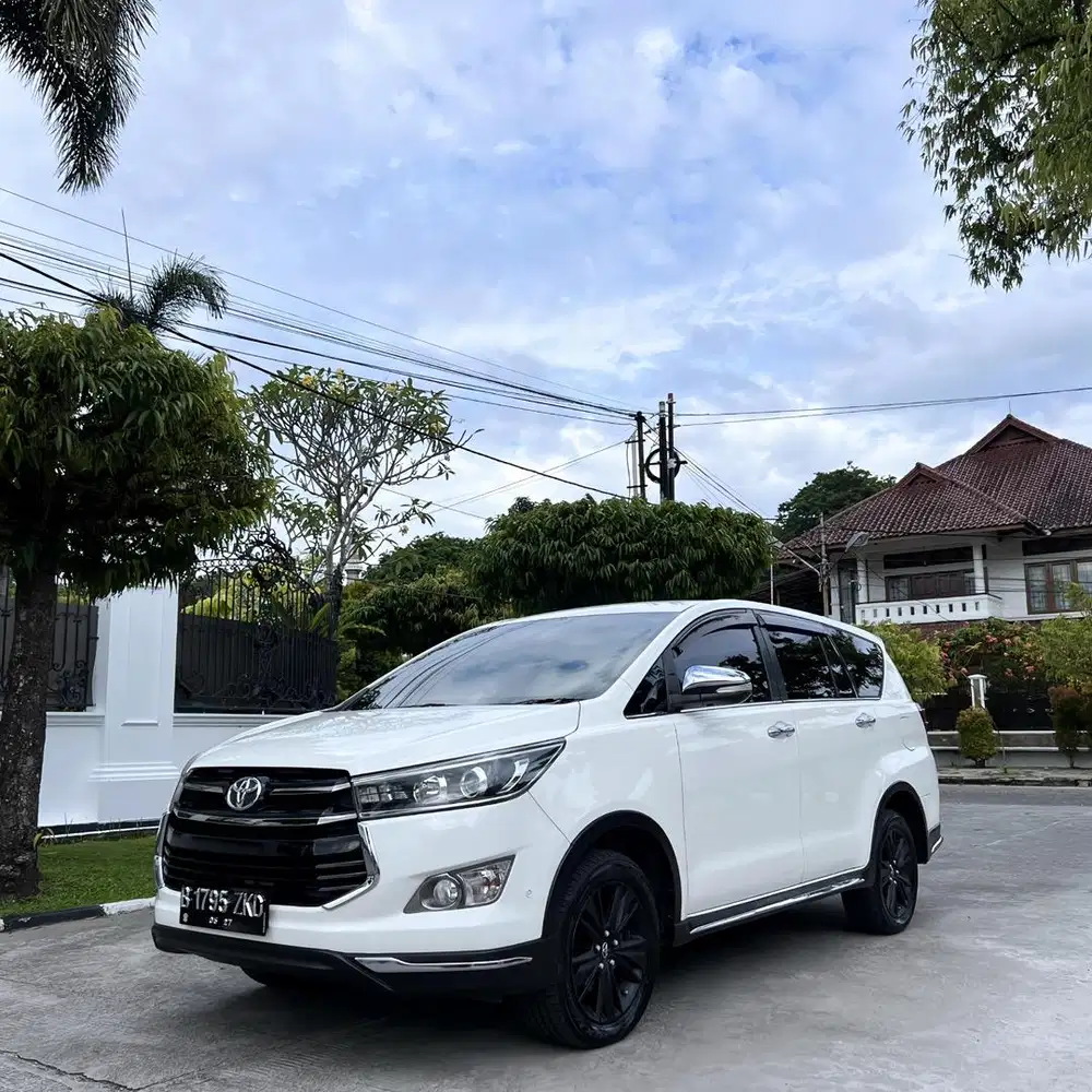 Innova venturer matic bensin 2017 murah