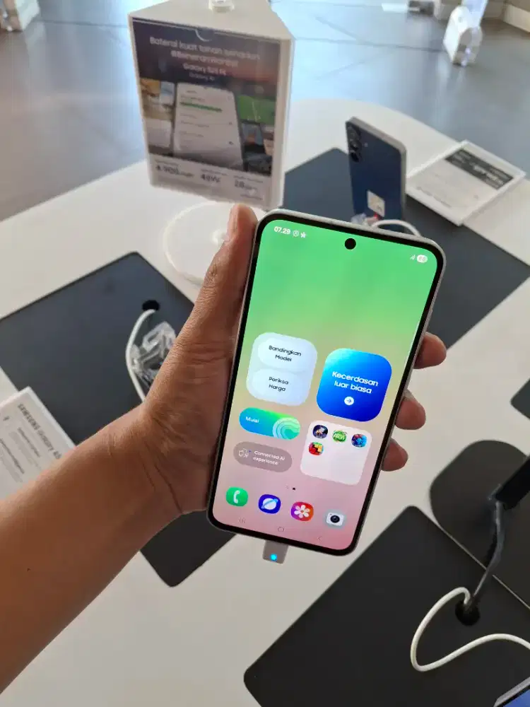Samsung A56 5G Dapat Bonus Charger Original dan Gift Senilai 500K