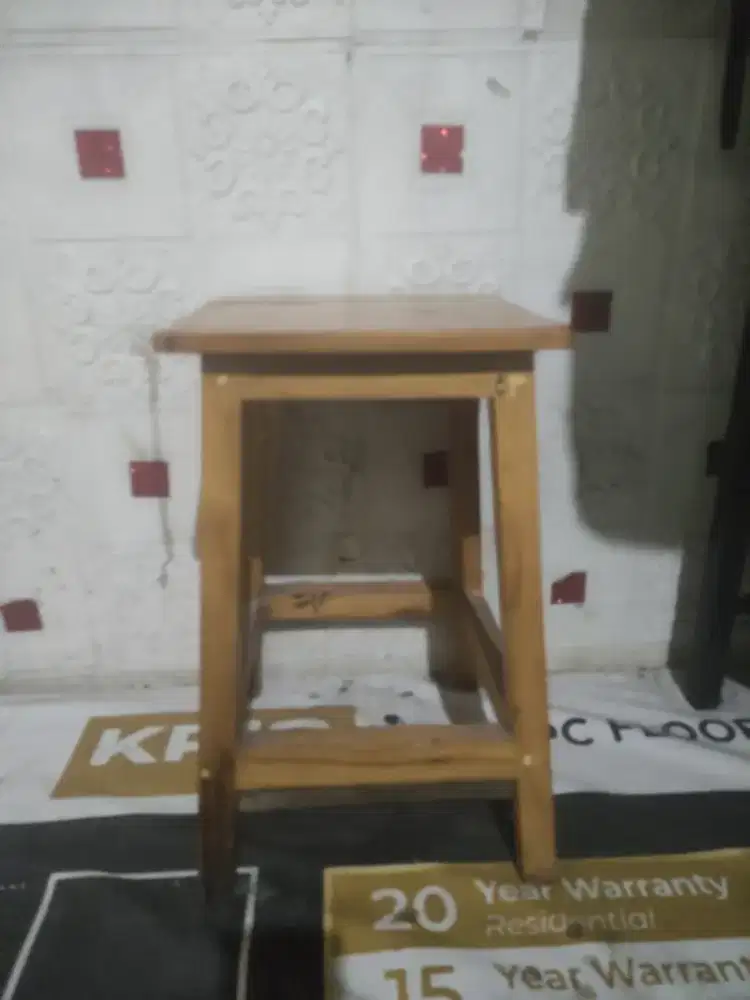 Kursi kayu ada 2 pasang
