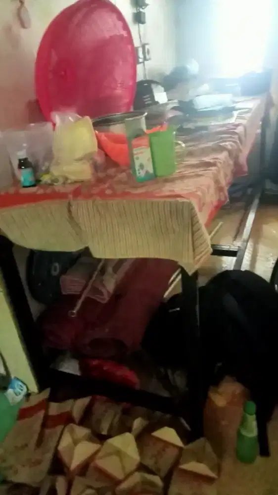 Meja jualan terbuat dari besi bagus