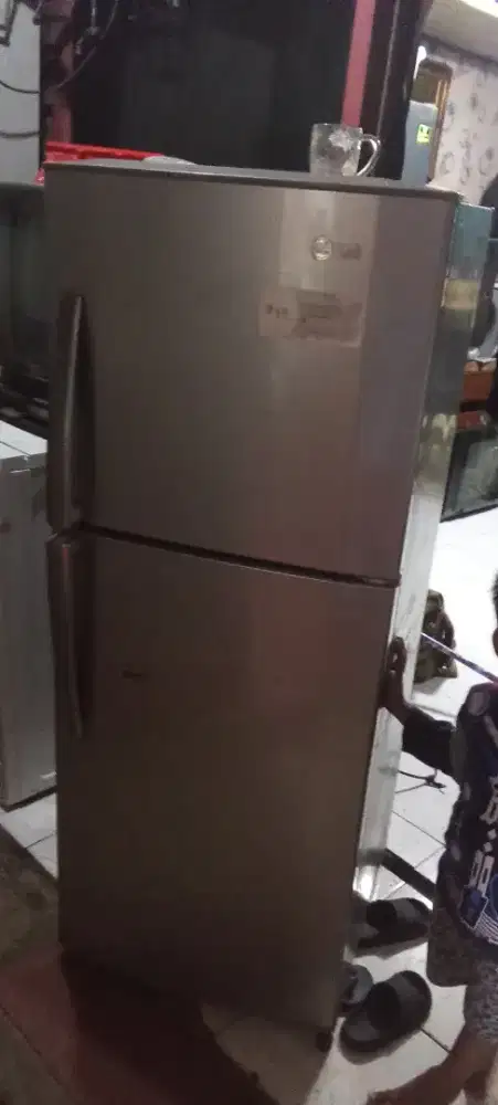 Kulkas 2 pintu merk LG