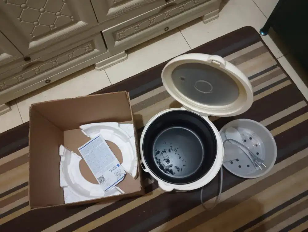 Rice cooker Miyako 1,8 literRice cooker Miyako ukuran 1,8 liter