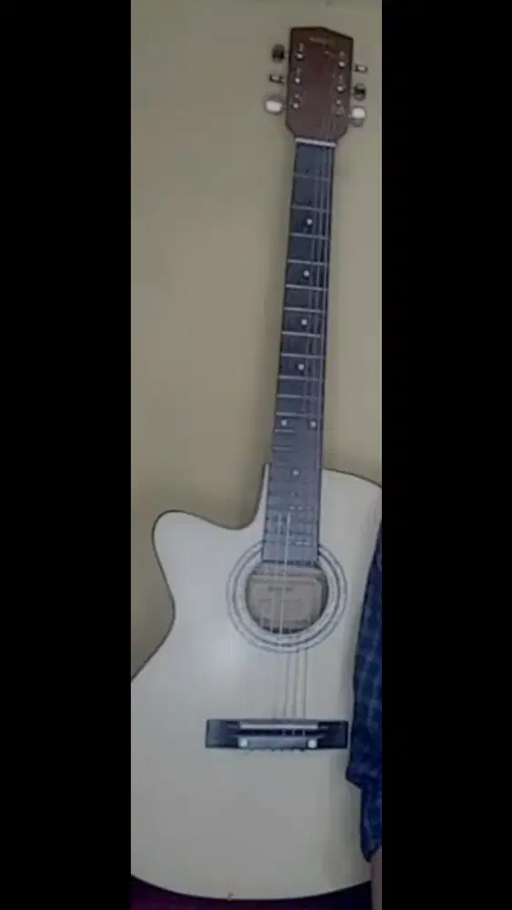 Gitar akustik string Yamaha(kw) dan Sarung
