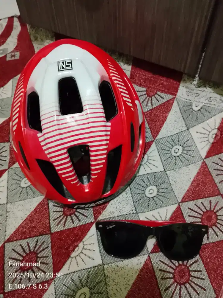 helm sepeda pacific size L + kacamata