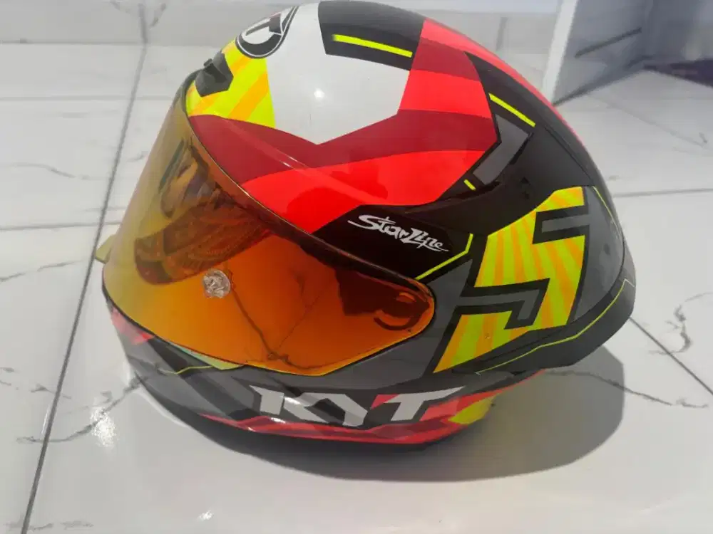 Helm KYT size M full face