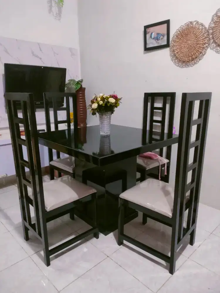 MEJA MAKAN BARU MINIMALIS JUAL CEPAT JUAL RUGI