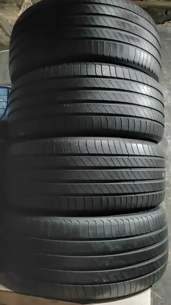 Ban uk. 235/50 R18 Merk Michelin Primacy4