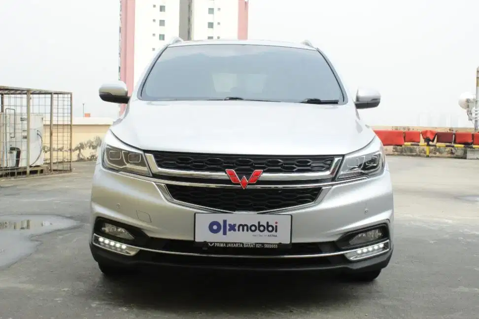 TDP 7,JT Wuling Cortez 1.5 LT Lux Plus Bensin-AT Silver 2019
