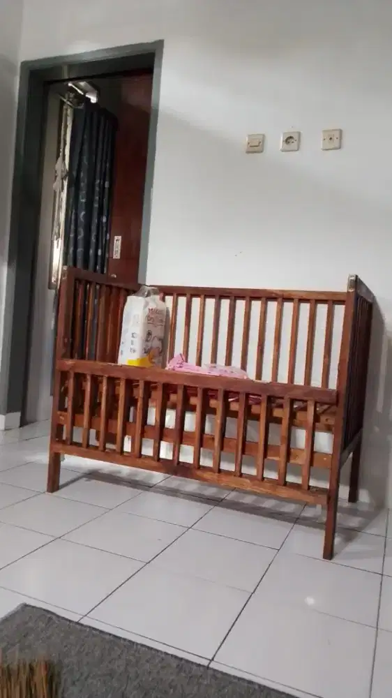 Box bayi kayu besar