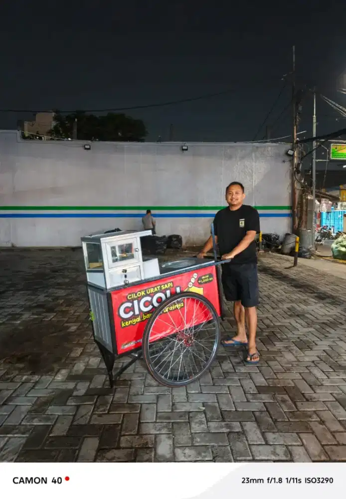 Penjual Cilok Mangkal