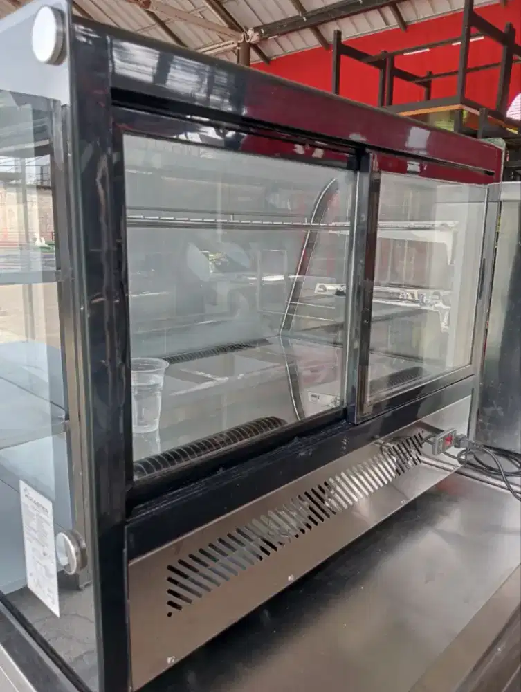 Cake showcase Merk WIRASTAR P 87 L 57 T 69
Kaca berembun putih