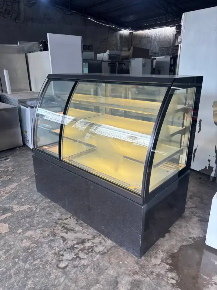 Cake Showcase Gea hot&cool mesin ori
Uk 150x80x137
Hrg 9,6jt