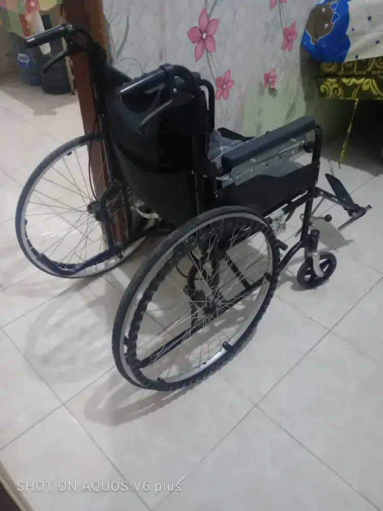 Kursi roda lipat