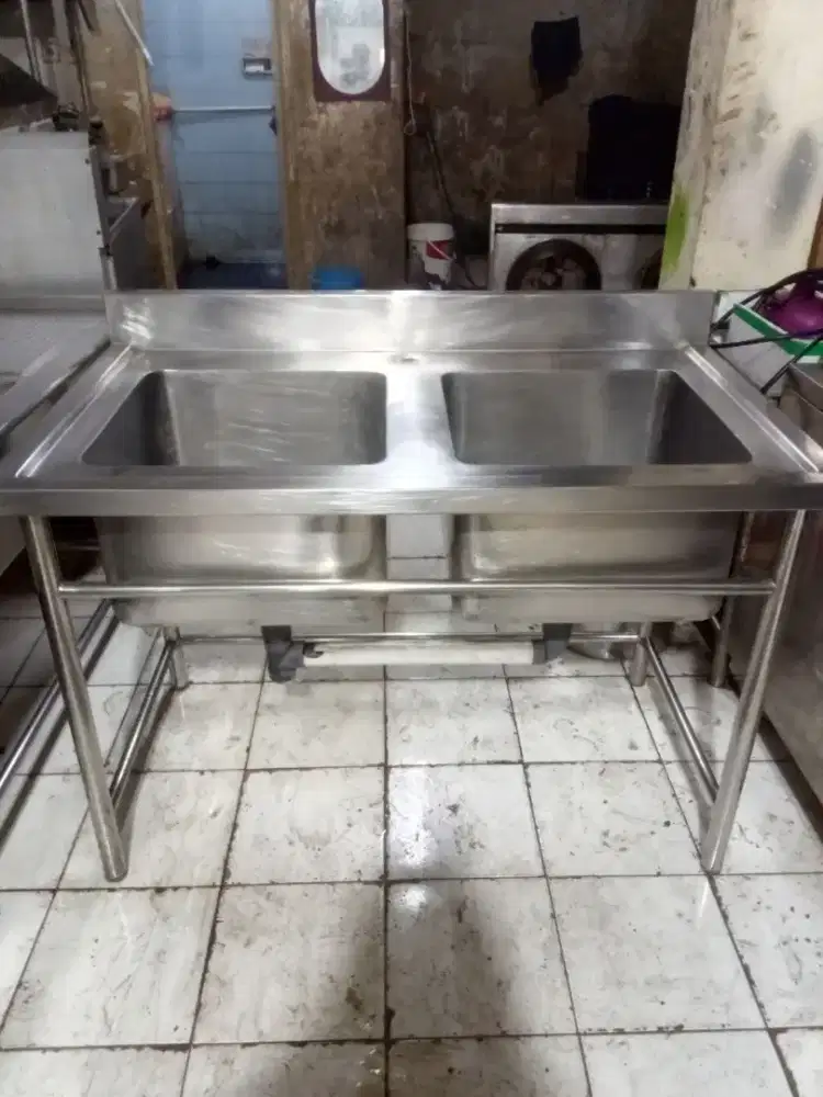 Sink 2 lubang ukuran 120x70x85 ukuran lubang 45x45x30

Harga : 3,3jt