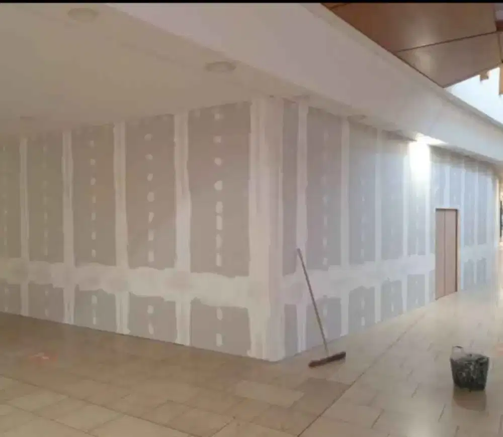 Dinding partisi gypsum atau kalsyboard