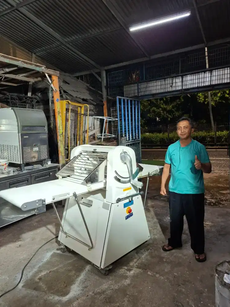 Mesin standing dough sheeter model SM-520E merk Sinmag Taiwan