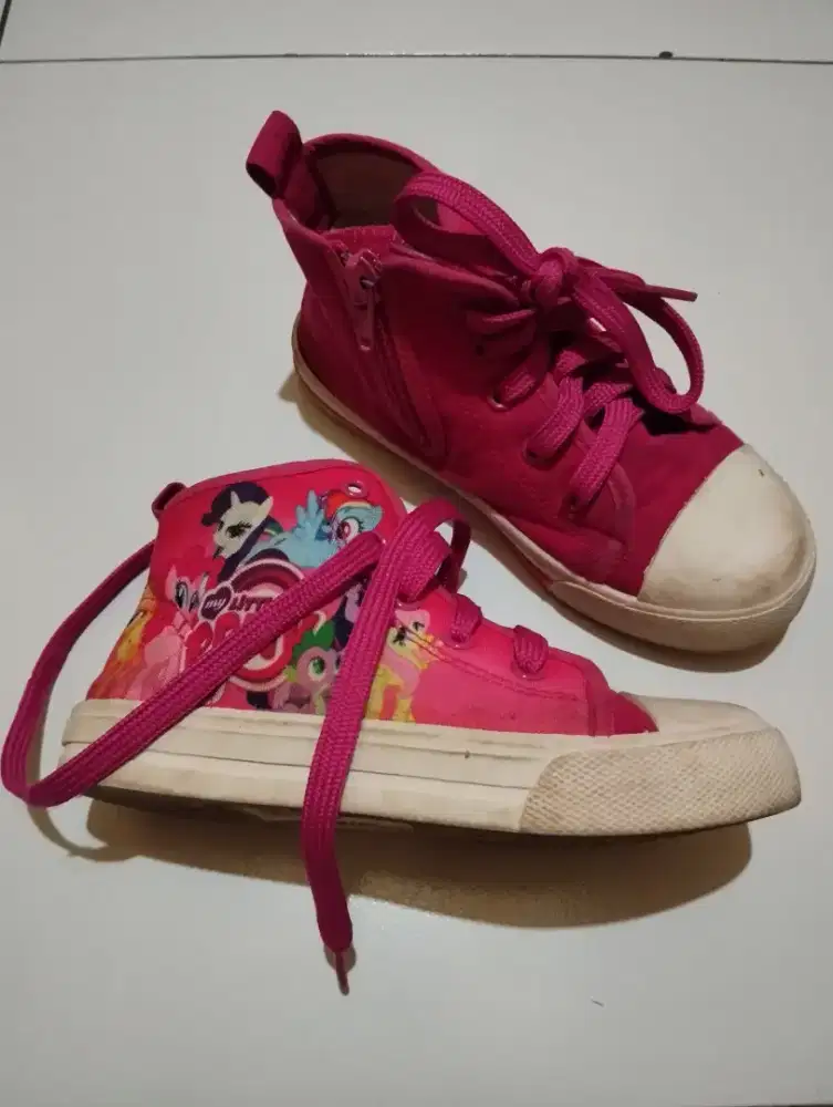 Sepatu anak kuda poni
